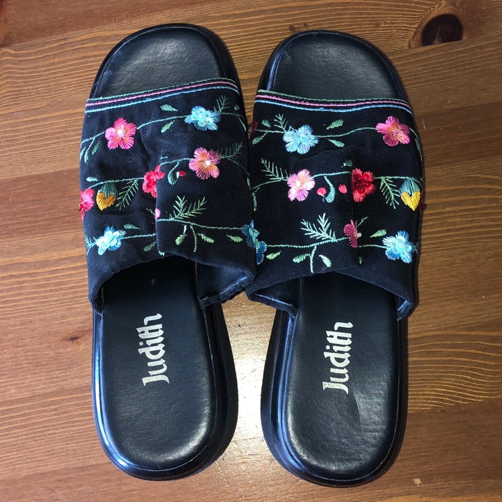 Floral Platform Slip-On Sandals